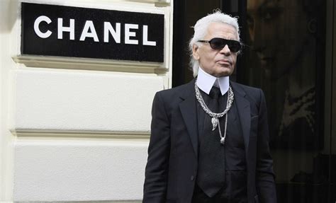 qui remplace karl lagerfeld chez chanel|karl lagerfeld most famous work.